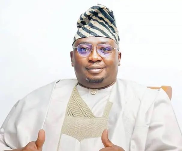 Oloye <a href="/BayoAdelabu/">Bayo Adelabu</a> 
  I av been restraining not to c.urs€ u for two reasons before,
1. As a cabinet member of d government I voted for. 
2. As a potential governorship of Oyo state where I reside..
   But now, I can't help it!! Oloye! Oloye!! Oloyeeee!! Mtchwww! Ok!
    For the