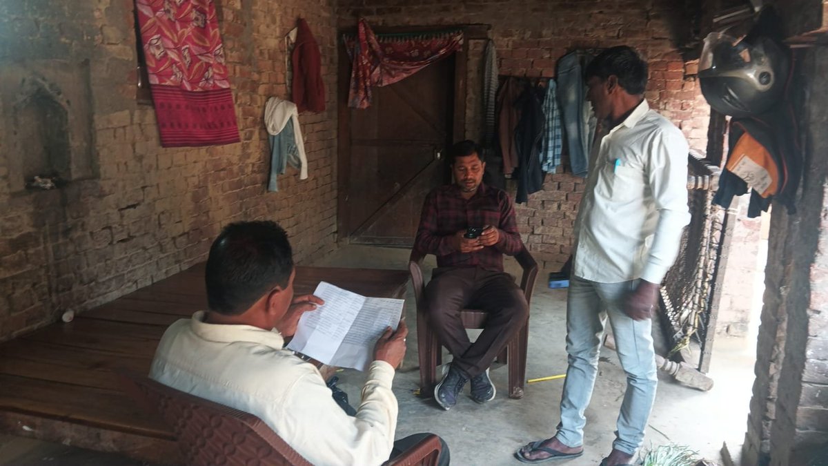 #BijliBillRahatYojna
#बिजली_बिल_राहत_योजना
<a href="/Executi70594334/">Executive Engineer Edd2Basti</a> के क्षेत्रान्तर्गत कार्मिकों द्वारा घर-घर जाकर #बिजली_बिल_राहत_योजना_2025_26 के तहत प्रचार-प्रसार/पम्पलेट वितरण/राजस्व वसूली का कार्य किया गया
<a href="/CMOfficeUP/">CM Office, GoUP</a> <a href="/aksharmaBharat/">A K Sharma</a> <a href="/ChairmanUppcl/">Chairman Uppcl</a> <a href="/UPPCLLKO/">UPPCL</a> <a href="/PuVVNLHQ/">Purvanchal Vidyut Vitaran Nigam Limited</a> <a href="/cebastipuvvnl/">Chief Engineer Basti PUVVNL</a>