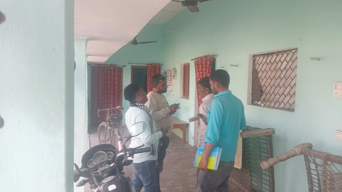 #BijliBillRahatYojna
#बिजली_बिल_राहत_योजना
<a href="/Executi70594334/">Executive Engineer Edd2Basti</a> के क्षेत्रान्तर्गत कार्मिकों द्वारा घर-घर जाकर #बिजली_बिल_राहत_योजना_2025_26 के तहत प्रचार-प्रसार/पम्पलेट वितरण/राजस्व वसूली का कार्य किया गया
<a href="/CMOfficeUP/">CM Office, GoUP</a> <a href="/aksharmaBharat/">A K Sharma</a> <a href="/ChairmanUppcl/">Chairman Uppcl</a> <a href="/UPPCLLKO/">UPPCL</a> <a href="/PuVVNLHQ/">Purvanchal Vidyut Vitaran Nigam Limited</a> <a href="/cebastipuvvnl/">Chief Engineer Basti PUVVNL</a>