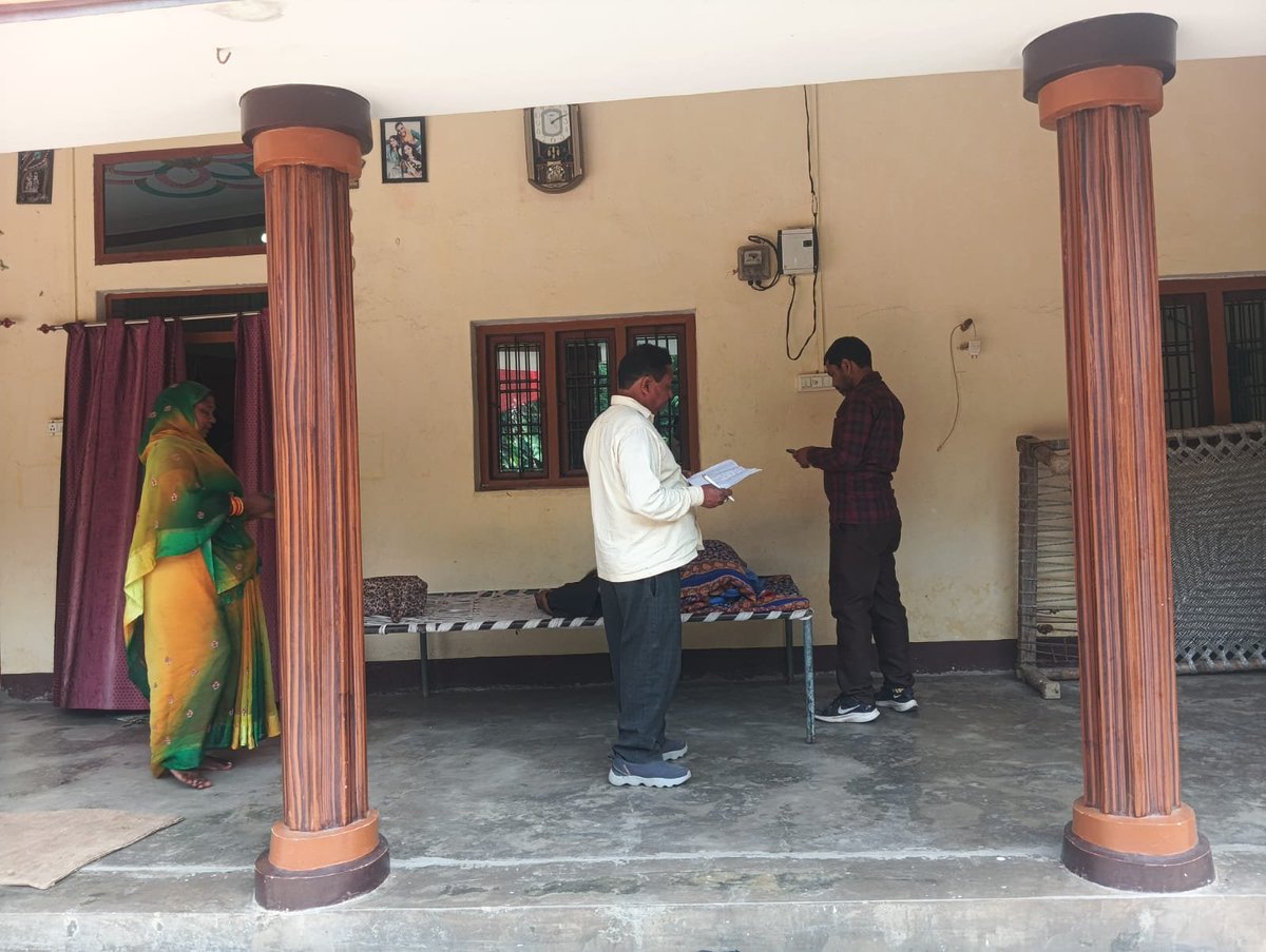 #BijliBillRahatYojna
#बिजली_बिल_राहत_योजना
<a href="/Executi70594334/">Executive Engineer Edd2Basti</a> के क्षेत्रान्तर्गत कार्मिकों द्वारा घर-घर जाकर #बिजली_बिल_राहत_योजना_2025_26 के तहत प्रचार-प्रसार/पम्पलेट वितरण/राजस्व वसूली का कार्य किया गया
<a href="/CMOfficeUP/">CM Office, GoUP</a> <a href="/aksharmaBharat/">A K Sharma</a> <a href="/ChairmanUppcl/">Chairman Uppcl</a> <a href="/UPPCLLKO/">UPPCL</a> <a href="/PuVVNLHQ/">Purvanchal Vidyut Vitaran Nigam Limited</a> <a href="/cebastipuvvnl/">Chief Engineer Basti PUVVNL</a>