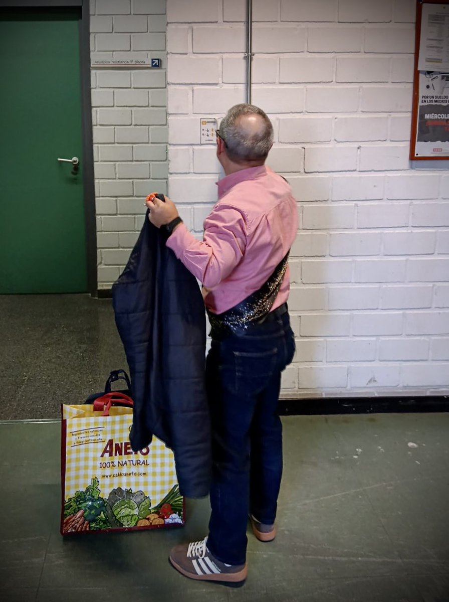 Hoy en La Verdad despedimos a un referente y a una gran persona.
Tras más de 45 años de entrega, compromiso y compañerismo, Paco Pagán cierra una etapa profesional ejemplar con el periódico donde ha desarrollado toda su carrera.

Gracias por tanto, Paco. ❤️

#elultimomarcaje