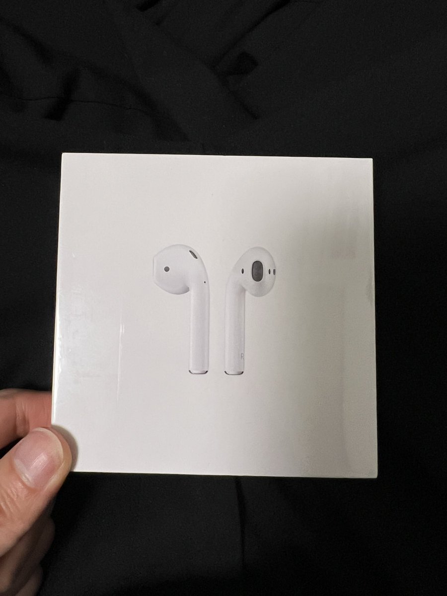 JoshinでAirpodsの新品が1.5万やった。
これは買ってしまうわ。
遠出して良かった。