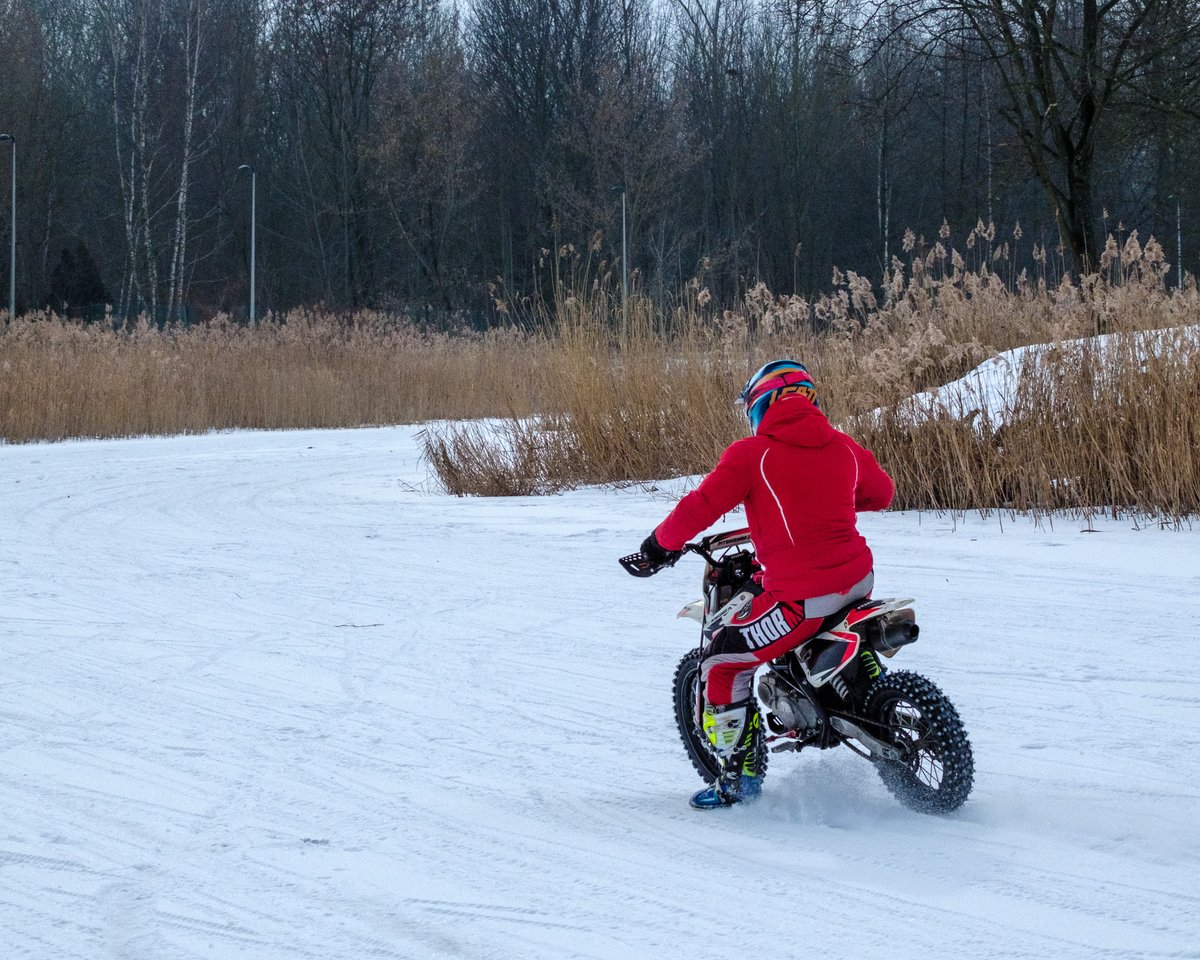 FranekHulas's tweet photo. Strongest winter in Poland in 13 years. 
It gave me the chance to ride a specially adapted motorcycle on ice. Studs, grip, pure adrenaline — seriously addictive fun.
More freezing winters!🙏
Meanwhile, the rest of the bikes wait patiently in the garage, ready for spring season. https://t.co/mIEKDpVFaR