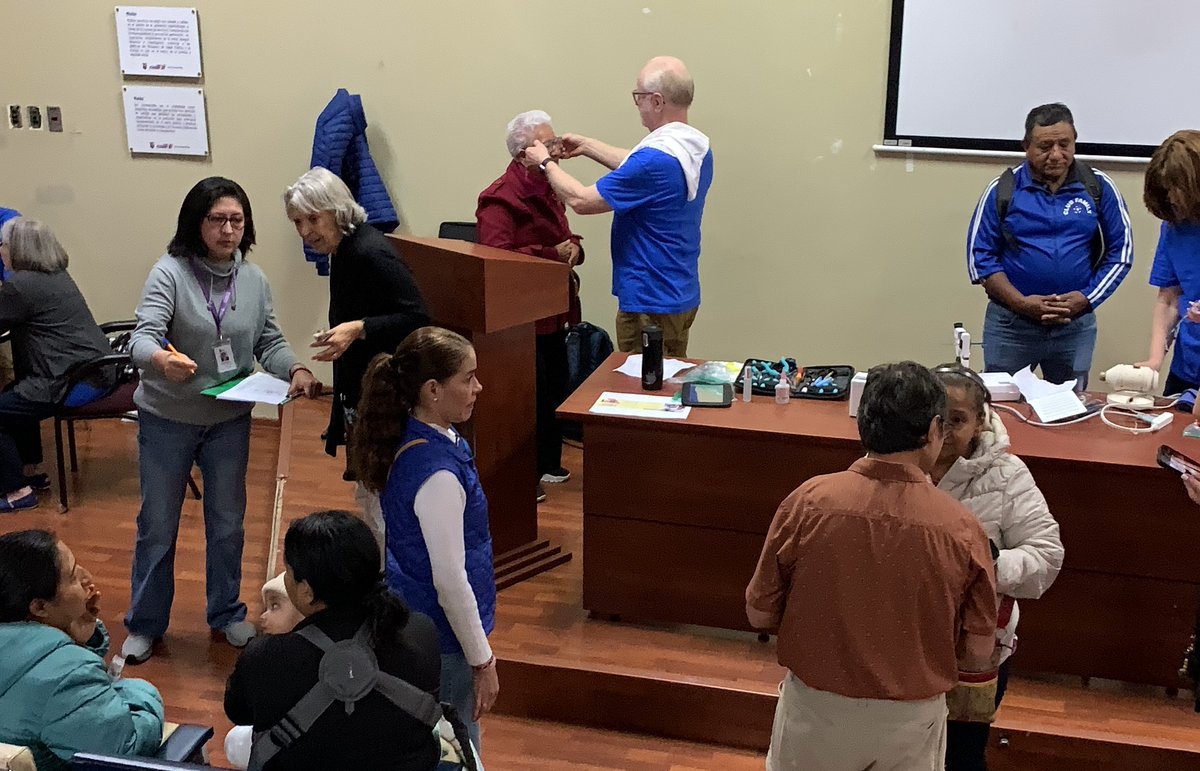 #ElNuevoEcuador 🇪🇨 | Hoy inició la entrega de lentes a 98 beneficiarios de ayudas técnicas visuales, gracias a la articulación del <a href="/HVCMOficial/">@HVCMOficial🇪🇨</a> con el <a href="/CTomebamba/">Club Rotario Tomebamba</a>, a través del proyecto misión claridad. Juntos transformamos vidas a través de la salud visual. 👓✨