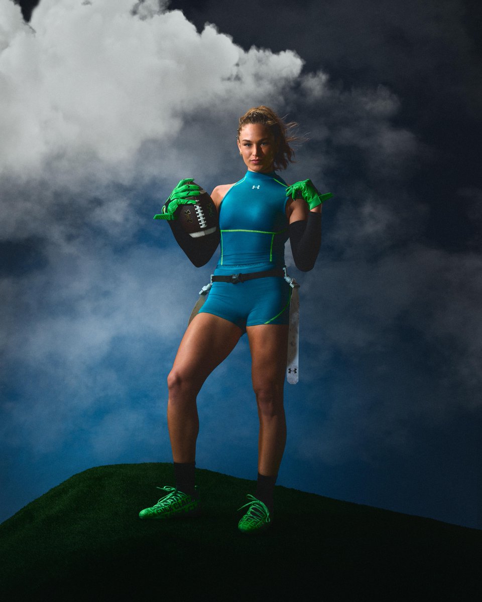 UAFootball's tweet photo. @izzygeraci7 catches everything…  including your attention🔥 #TheNextEra https://t.co/H8Sa2yqpUD