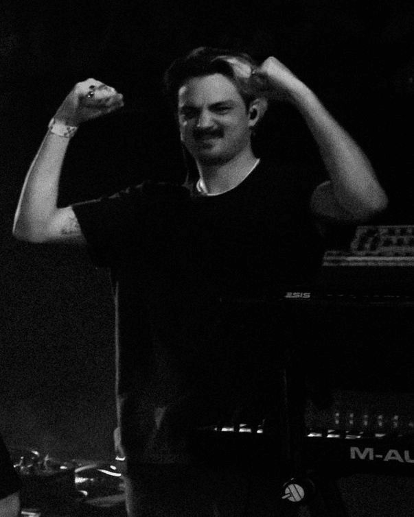 (nick.p) ! tweet media