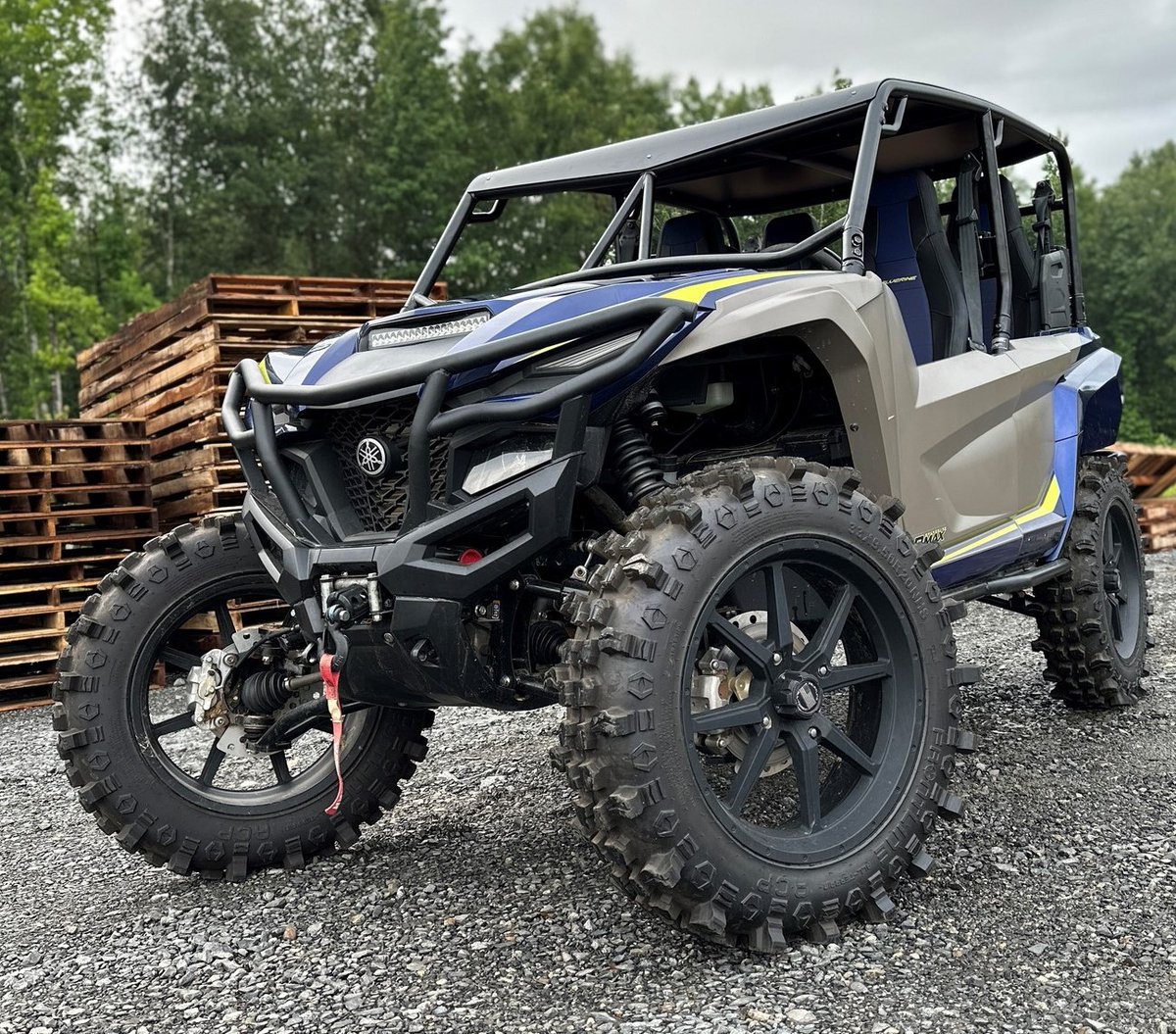 ThumperFab's tweet image. Give your Yamaha Wolverine RMAX4 the style and safety it deserves with the Thumper Fab Roll Cage! 💥 🔥 #ThumperFab #YamahaRMAX4 #RollCage #BuiltStrong