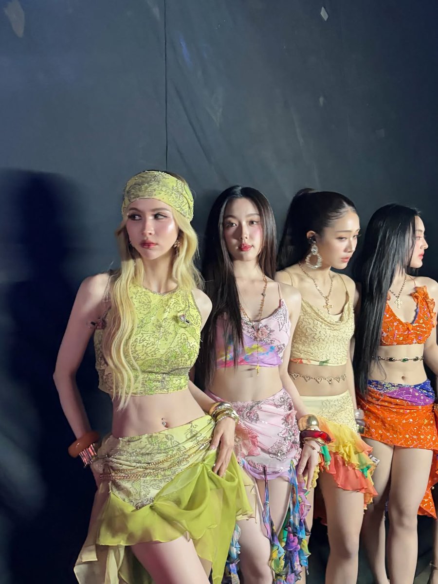 แค่ยืนข้างกันก็เหมาะสมแล้วค่ะ 🙂‍↕️