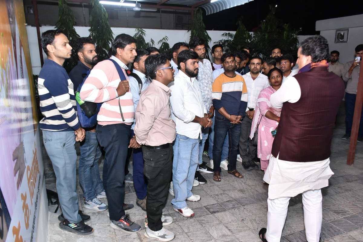 CITSRAJASTHAN's tweet photo. आज मंत्री केके विश्नोई जी से मुलाकात कर बेरोजगार साथियों की मांगें रखीं।
हजारों युवाओं की उम्मीद अब सरकार से है।
जल्द सकारात्मक परिणाम की अपेक्षा है।
@kkvishnoibjp https://t.co/4G2rdhduua