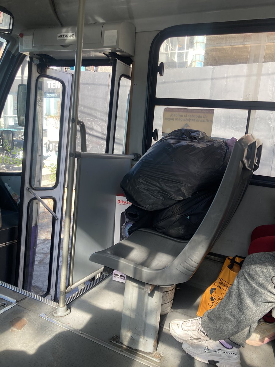 rapunkzelrockon's tweet photo. @ORTCDMX @VigimoviCDMX Los choferes viven en los buses al parecer. Ruta ATROLSA Chapultepec-Palmas. Salió de Cetram 9:35 a la fecha ECO -1420099 https://t.co/0iJoU7kF6e