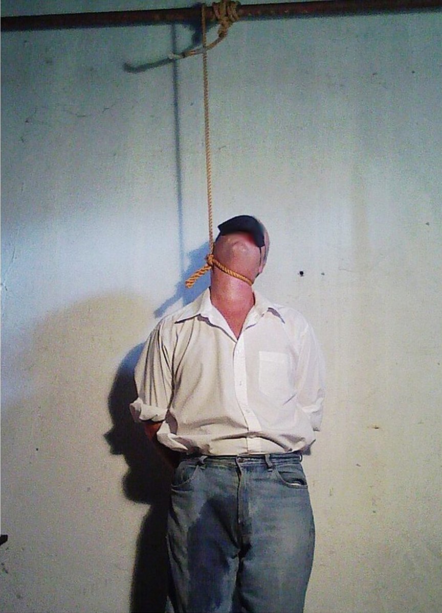 MarsMatze's tweet photo. THE LAST PISS AND SHIT IN HIS JEANS BEFORE HE DIES... https://t.co/tDKvF2Z0c9