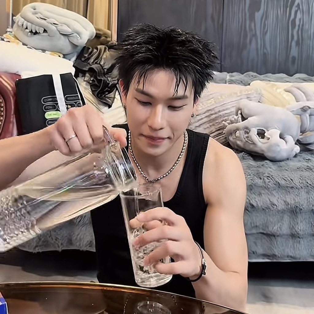 ห้องออฟโรด                                           ห้องพี่อู๋

ขอบคุณเทคนิคลดค่าไฟห้องดีๆค่ะ 
พิมพ์โดยสมาชิกกลุ่มคนรักแฟน
#DaouOffroad #ต้าห์อู๋ออฟโรด