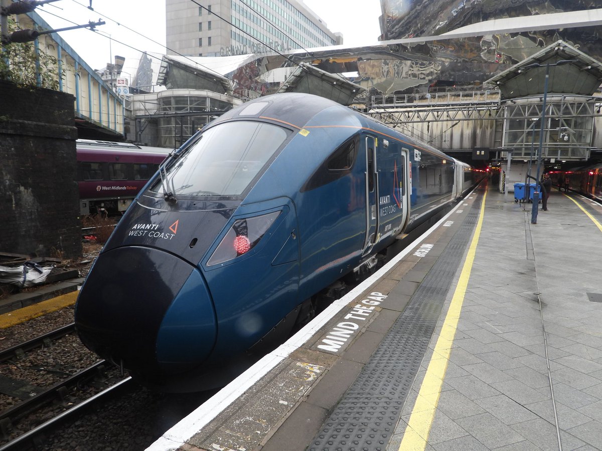 DanSpotter86's tweet image. Heres a shot of @AvantiWestCoast Class 807008 seen here in Birmingham New Street Grand Central Station after arrived from London Euston on 03/10/25. #Class807 #birmingham #Westmidlands #Avantiwestcoast #WCML #CCL #SVL #Grandcentral