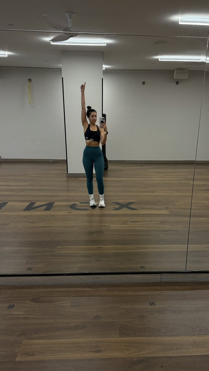 Louisa Nicola tweet media