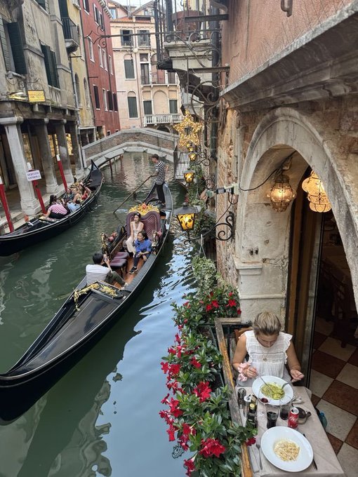 emilysterlings_'s tweet photo. you and me, italy https://t.co/2Q0H5B5IIv