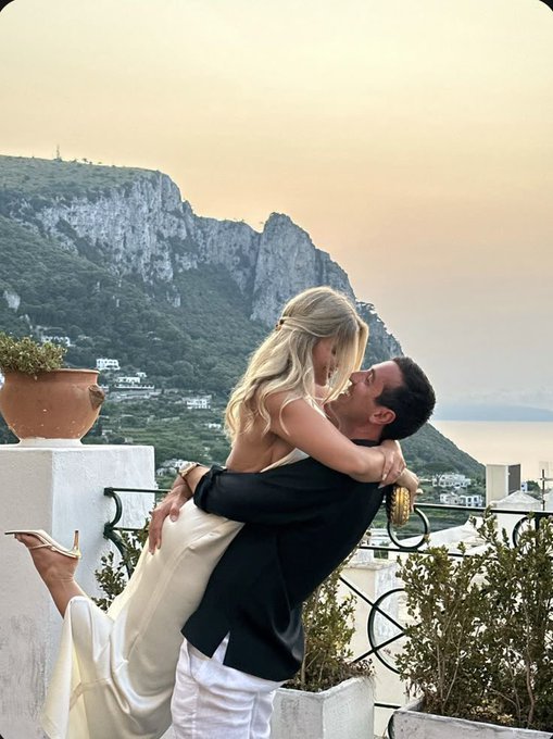 emilysterlings_'s tweet photo. you and me, italy https://t.co/2Q0H5B5IIv