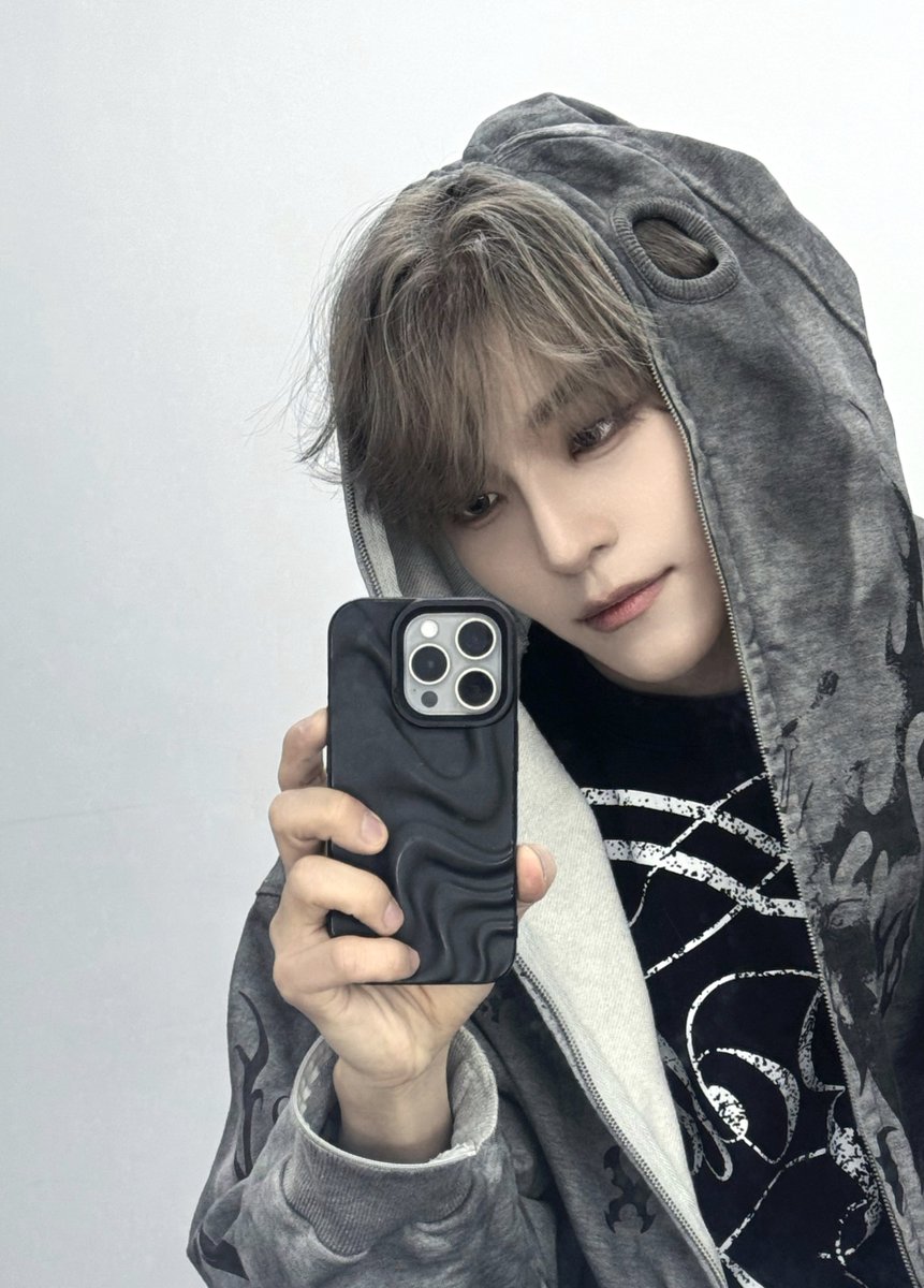 허씬롱 얼굴 tweet media