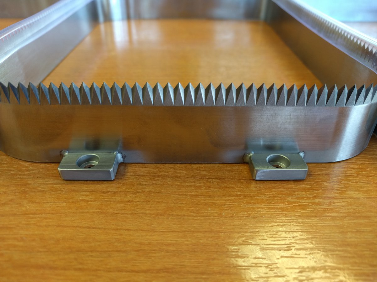 EDGEIndTech's tweet photo. One size fits all? Not in packaging. 🚫

From fresh poultry to medical devices, your sealing knives need to be as versatile as your product line. We explore how custom configurations and fast turnaround times keep your business moving.

Get the details here: https://t.co/FpX7ZgmQB7

#PackagingInnovation #IndustrialKnives