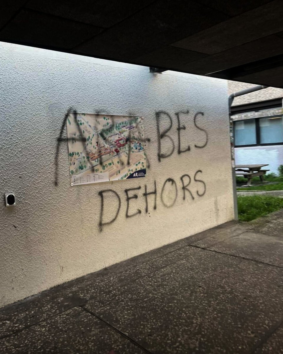 CerveauxNon's tweet photo. « Génoc1de mérité », « qu’ils brulent tous », « bon gaucho = mort » : à l'université Bordeaux-Montaigne, l’extrême droite appelle au meurtre et fait l’apologie d’un génoc1de ! 

Photo reçue via le @caced_montaigne https://t.co/pE6yhLQWLD