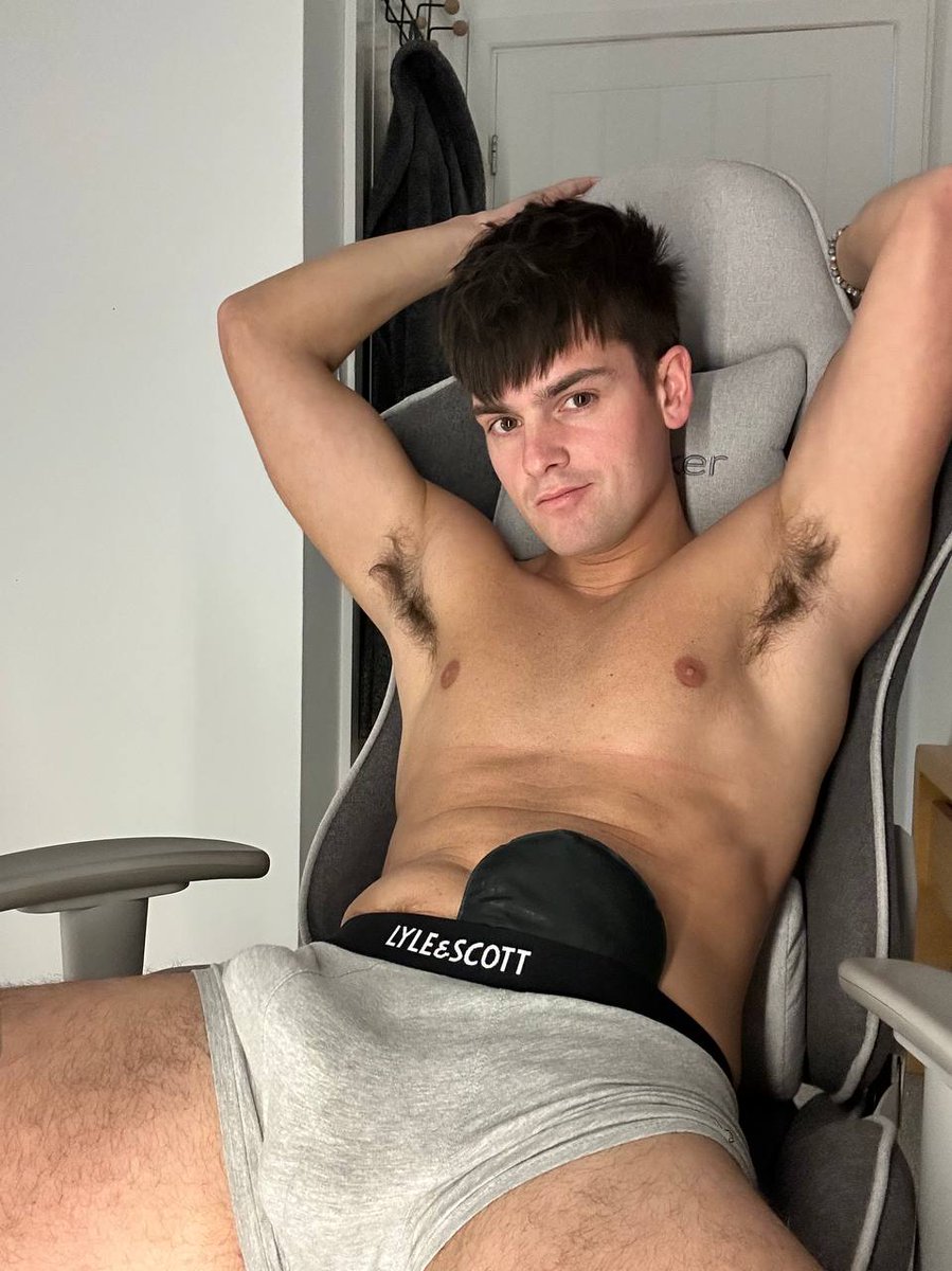 Britishleon's tweet photo. Don't act shy now, you asked for this didn't you?😏 https://t.co/6yKQgm2C5d