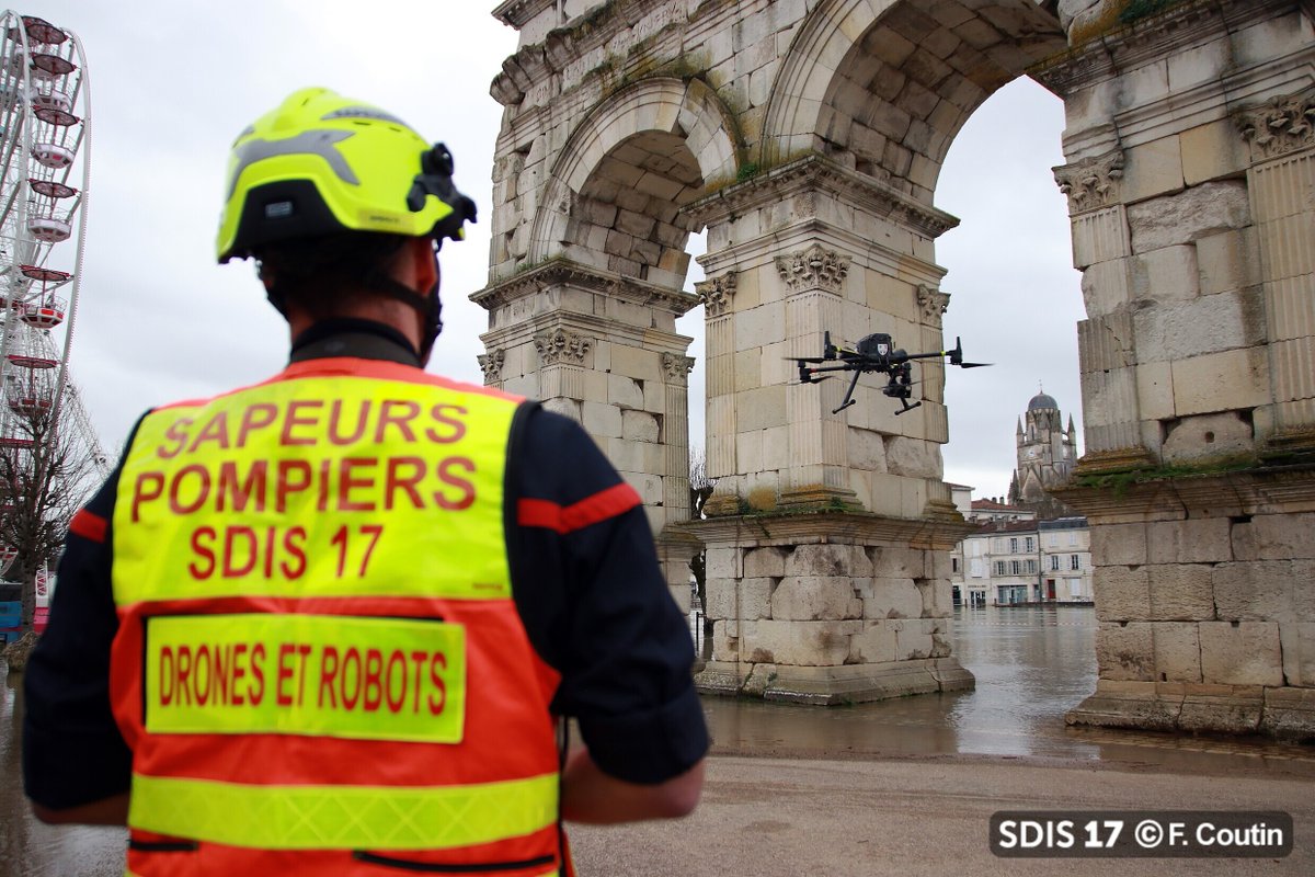 Pompiers17 tweet media