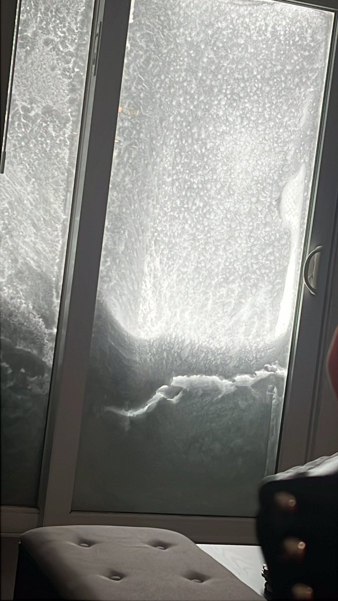 Vianpe's tweet photo. #Blizzard #Snowpocalypse
#Boston https://t.co/98ESki41oV