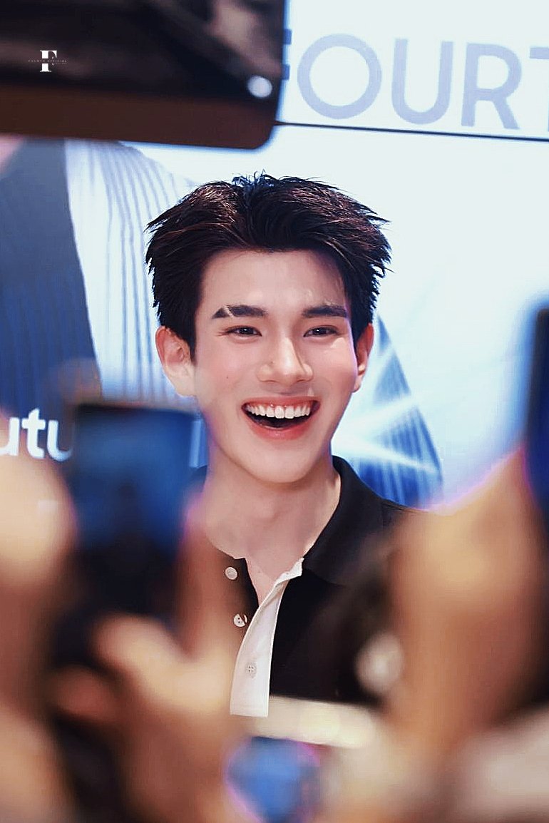 เหนื่อยมั้ยคับคนเก่งงง 🫳🏻🤍✨
วันนี้เก่งมากเลยน๊าา ขอบคุณที่มาเติมความสดใสให้กันนะคับ พักผ่อนเยอะๆ ดื่มน้ำเยอะๆ รักษาสุขภาพทั้งกายแล้วก็ใจด้วยน๊าา รักๆหนูนะค้าบ <a href="/tawattannn/">FOURTH</a>

SAMSUNG A56 X GEMINIFOURTH
#GalaxyxGeminiFourth #GalaxyA56
#Fourthnattawat #โฟร์ทณัฐวรรธน์