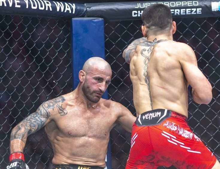 FightFanatic_'s tweet photo. Ilia Topuria reveals what he told Alexander Volkanovski before the KO at UFC 298:

“When he landed, he celebrated. I told him ‘my turn is coming soon.’ I said it twice… and when it came, the lights went out in Australia.” 😳🔥

#MMATwitter https://t.co/S5sD50inqJ