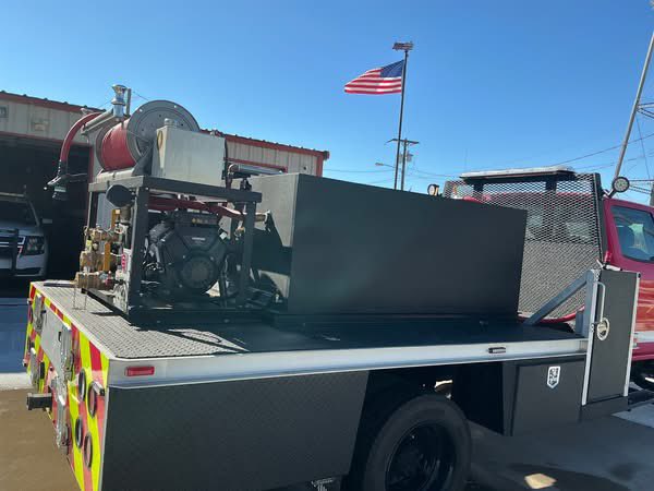 TexanReport's tweet image. 🚒 Tehuacana VFD Boosts Wildland Response with New State-Funded Truck 🚒

#TehuacanaVFD #TexasFire #WildlandResponse #VolunteerFirefighters #TexasAMForestService #RuralTexas #FireService #TexanReport