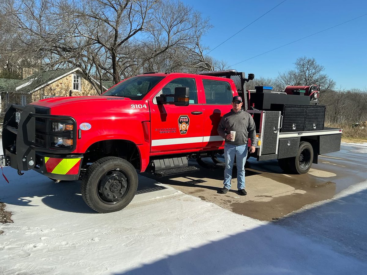 TexanReport's tweet image. 🚒 Tehuacana VFD Boosts Wildland Response with New State-Funded Truck 🚒

#TehuacanaVFD #TexasFire #WildlandResponse #VolunteerFirefighters #TexasAMForestService #RuralTexas #FireService #TexanReport