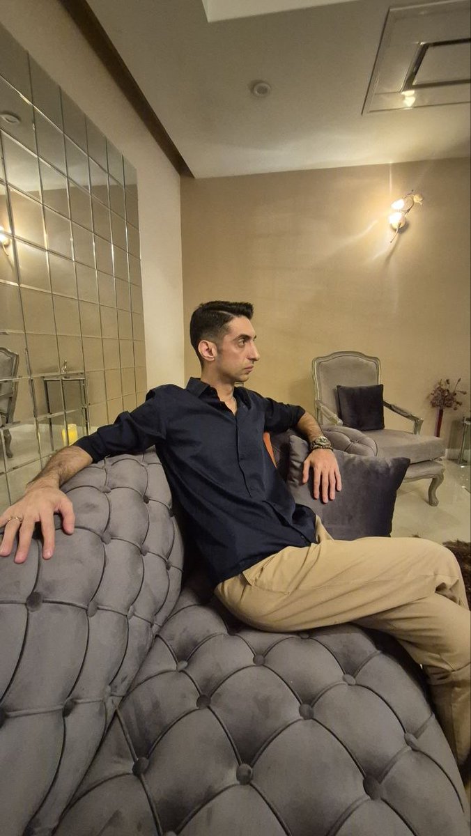 نزدیک به یکماهه #امیرحسین_صیرفی برادرم در #بازداشت_غیرقانونی و نزدیک به دو هفته‌ست ازش بیخبریم، نگرانشیم
مادرم داغون شده و بسیار بسیار نگران وضعیت برادرمه!
برادرم رو #آزاد_کنید