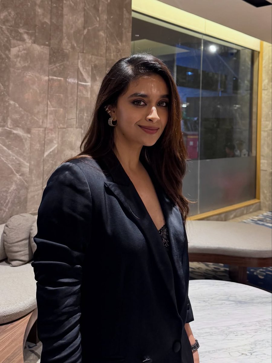 Smiling with a little mystery😉  Confidence is my favorite outfit 🖤 <a href="/KeerthyOfficial/">Keerthy Suresh</a> 😉✨ gud night #keerthysuresh ❣️