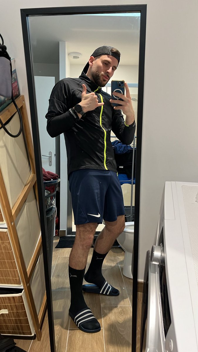 Aller, on essaie d’aller courir un peu malgré les douleurs.
Histoire de ne pas trop ressembler à une boule à force…
#LGBTQIARainyDays