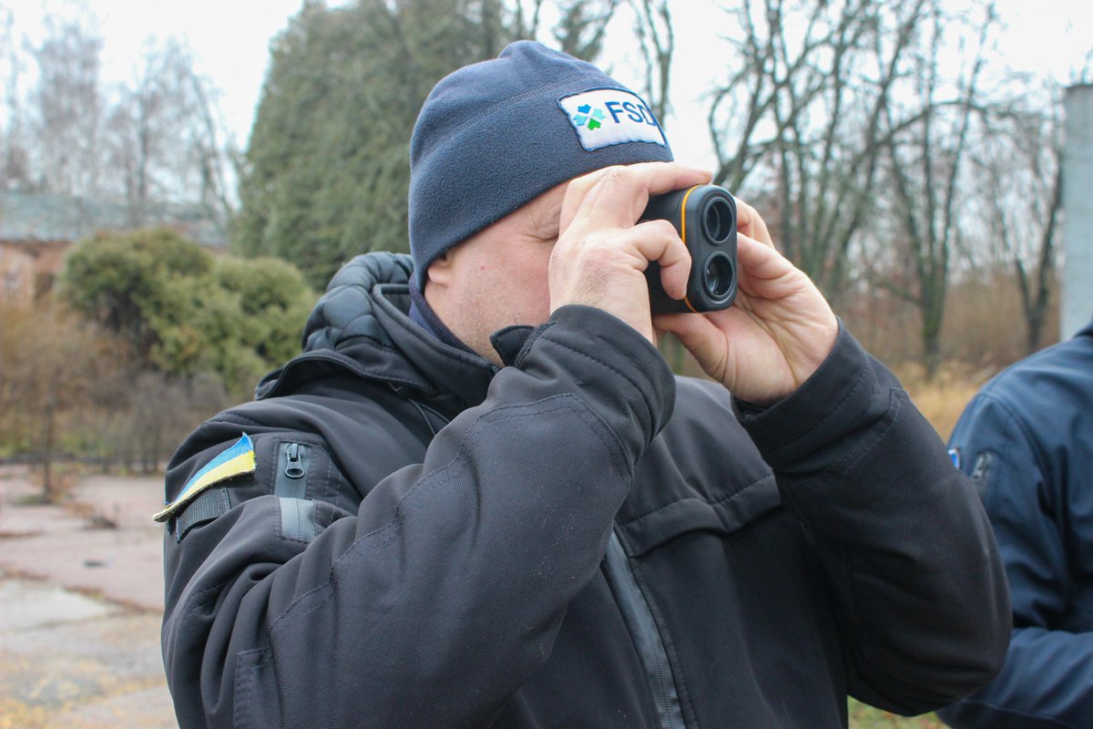 fsd__ch's tweet image. 🌾 Before land can be cleared, FSD teams carry out non-technical surveys to identify hazardeous areas.

During this process, land found to be free of #contamination is released — allowing farmers in Chernihiv, #Ukraine return to their fields sooner.