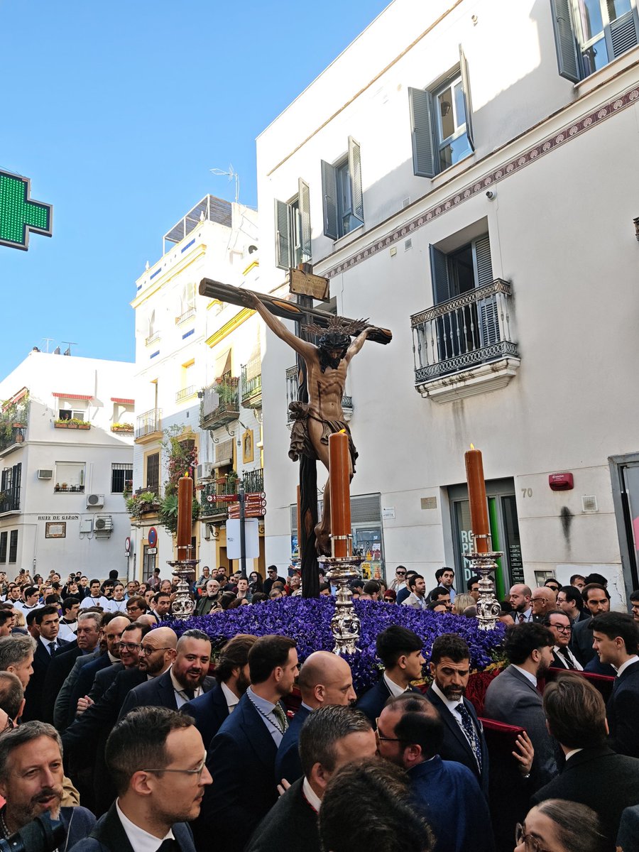 #radiotubecofrade
📌 El Santísimo Cristo de la Buena Muerte <a href="/HdadHiniesta/">Hermandad de La Hiniesta</a> ya recorre las calles de la ciudad en este #ViaCrucisSevilla26
📸 <a href="/TubeCofrade/">Radio Tube Cofrade</a>
#BuenaMuerte #TDSCofrade #Sevilla
