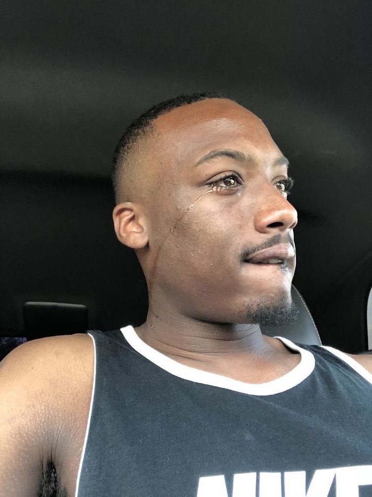 Watu wa 9-5 washatoka office na hizo chupa kwa mkono sisi bado foreman ametushikilia 7th floor tuning iza simiti ndani 
Anaku rahisi 
Guza pinned tweet 🙏