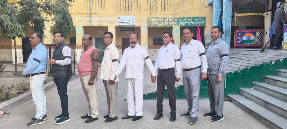 ADPSS_official's tweet photo. न्याय की लड़ाई में निमंत्रण नहीं भेजे जाते 
योद्धा स्वयं चले आते हैं।
मिलकर लड़ेंगे जीतेंगे।।
#JusticeForTeachers 
#ADPSSforTeachers 
#ADPSSAgainstTETCompulsion https://t.co/a4lrUXeUr9