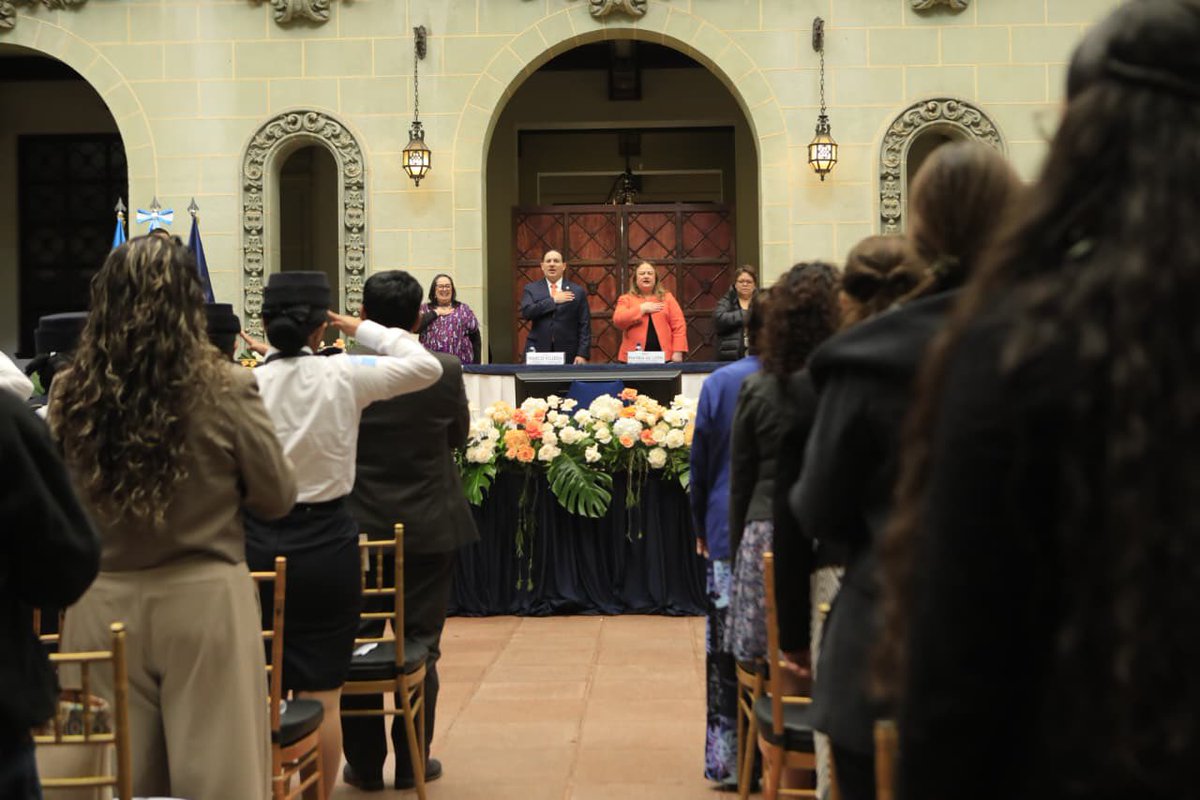 mingobguate's tweet photo. En el Palacio Nacional de la Cultura se realiza el acto de conmemoración del 25 aniversario de la #CONAPREVI, cuya función es impulsar políticas y la coordinación interinstitucional para la prevención, atención integral y erradicación de la violencia contra la mujer. https://t.co/cvmnYjdyer