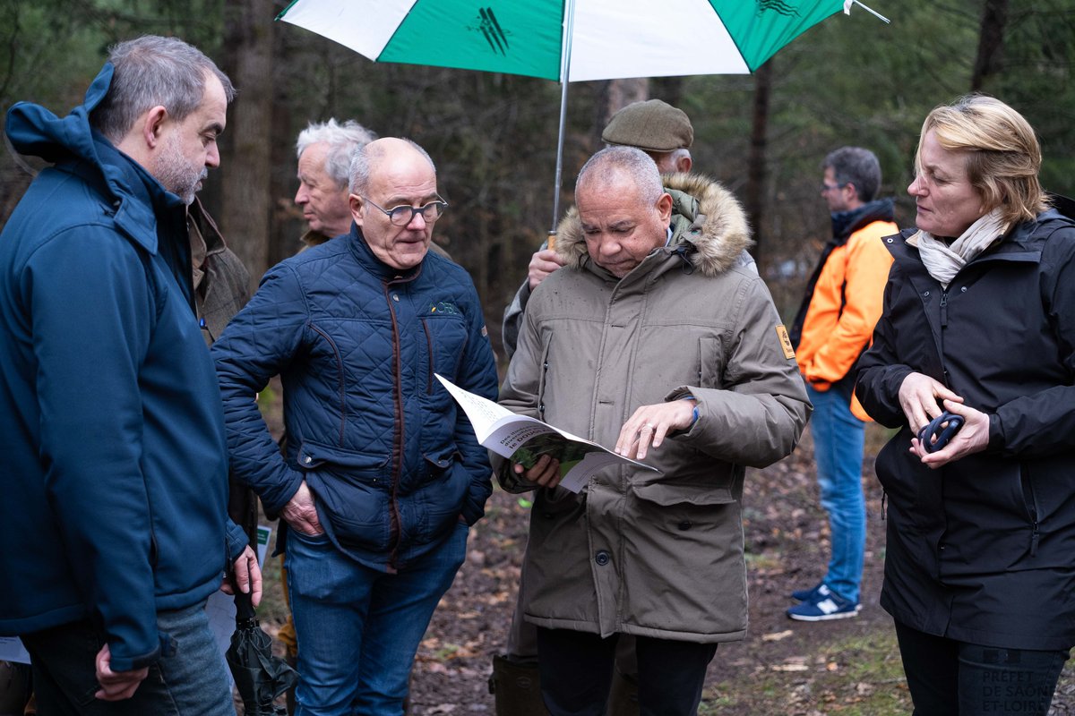 Prefet71's tweet image. #ENVIRONNEMENT |🌲 Forêt et filière bois : des enjeux concrets pour la Saône-et-Loire

📅 Le 19 février, Dominique Dufour, préfet de Saône-et-Loire, a participé à une rencontre dédiée à la filière forêt-bois, organisée avec les acteurs locaux du secteur.