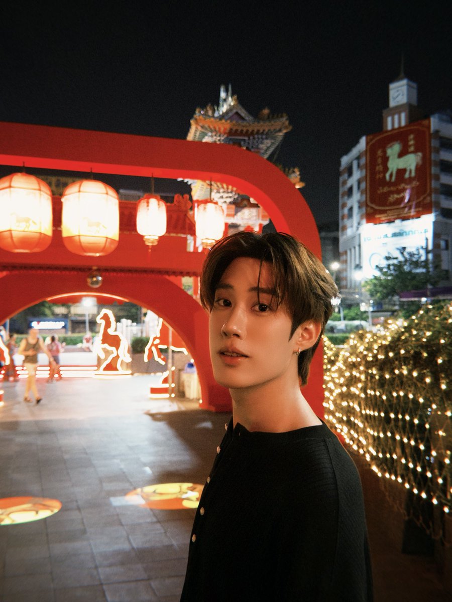 ทำไมโพสต์นี้ไม่ปิดท้ายด้วยรูปแฟนเหมือนทุกทีคะ อ่อ หรือเพราะแฟนถ่ายให้ โอเค ทราบ