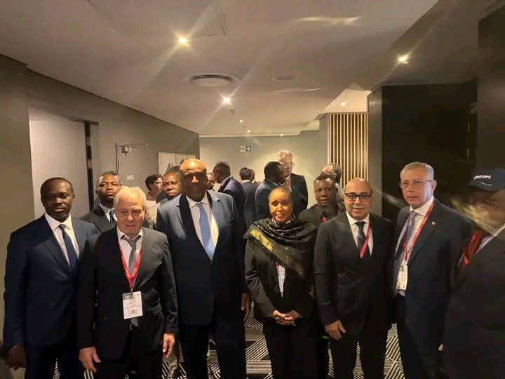 Erickmutom32499's tweet photo. #Kasaï_Oriental:  Afin les bateries électriques pourront être fabriquées à Mbujimayi grâce à la plaidoirie de l'Honorable @ngoyikasanji11 lors de la réunionde haut niveau tenue à Cap tow avec un groupe d'investisseurs qui pourront envoyer 7000Mw de l'angola en RDC .🇨🇩 https://t.co/9kCIlBhSHF