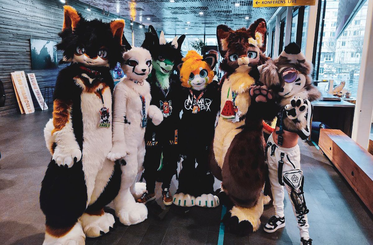 dont_jinxit's tweet photo. Some group photos with some awesome and adorable suiters!!! ❤✨ https://t.co/u8jOKIGT9O