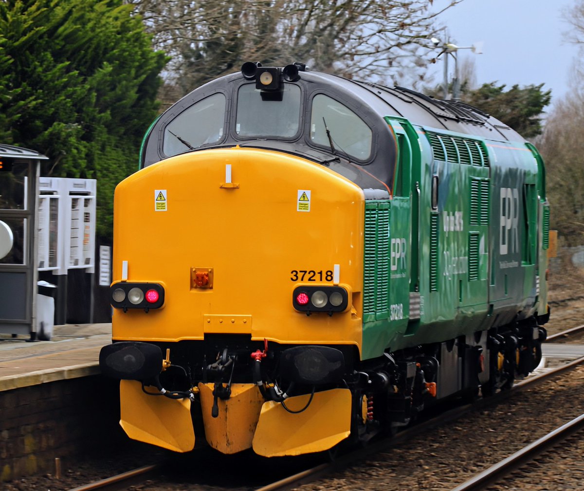 SignallerJack's tweet photo. Seen passing through Healing, 37218 working the 0Z19 15:08 Cleethorpes to Rectory Jn.  23/02/2026 https://t.co/SAgelidAjK