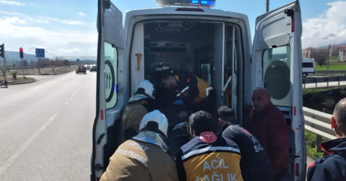 Hassa Ardıçlı Mahallesinde Hafriyat Kamyonu ile Tırın karıştığı kazada yaralanan kamyon sürücüsü itfaiye ekiplerince kurtarılarak sağlık ekiplerine teslim edildi.
#hatay #hassa