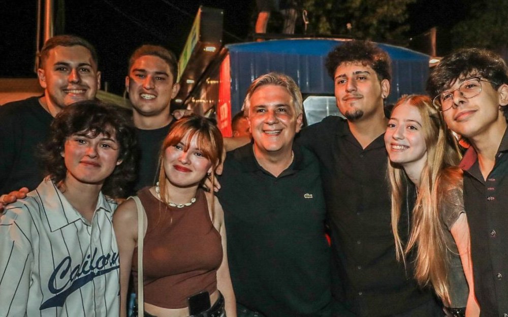 Llaryora participó anoche del cierre del Festival del Humor la Buena Mesa y la Canción en San Francisco triplemedia.com.ar/llaryora-parti…