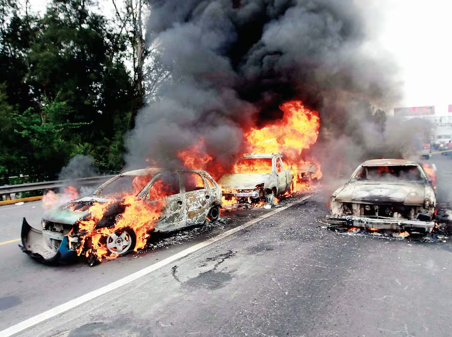 NachoRgz's tweet photo. Esta foto es cuando capturaron Y DESPUES EL PAN Y @FelipeCalderon LIBERÓ AL MENCHO en 2015 https://t.co/GBpQLQ9BLv