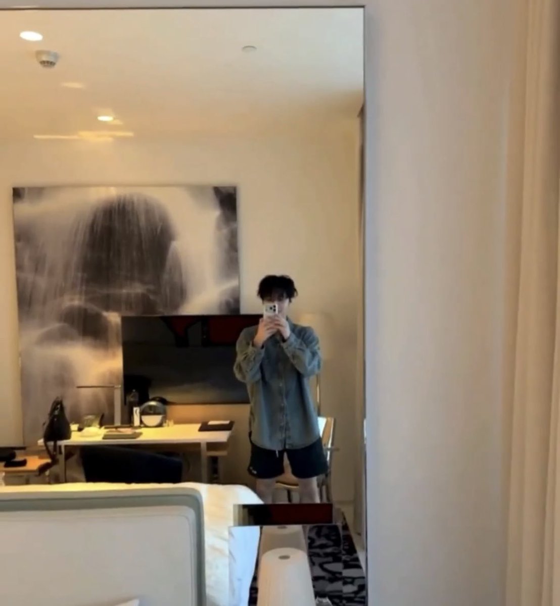 pokematz's tweet photo. Mirror mirror on the wall https://t.co/Dvdi3gAAQz