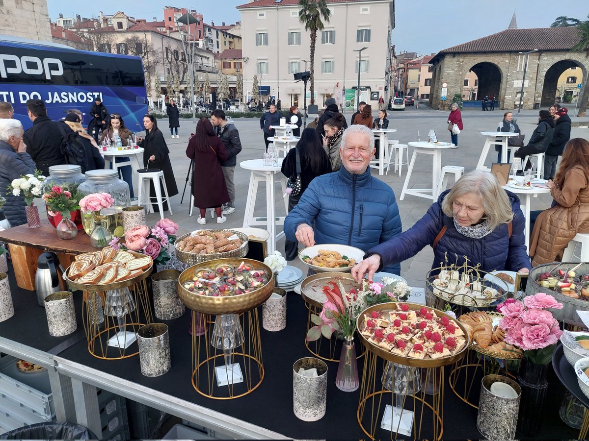 Tina Hacler tweet media