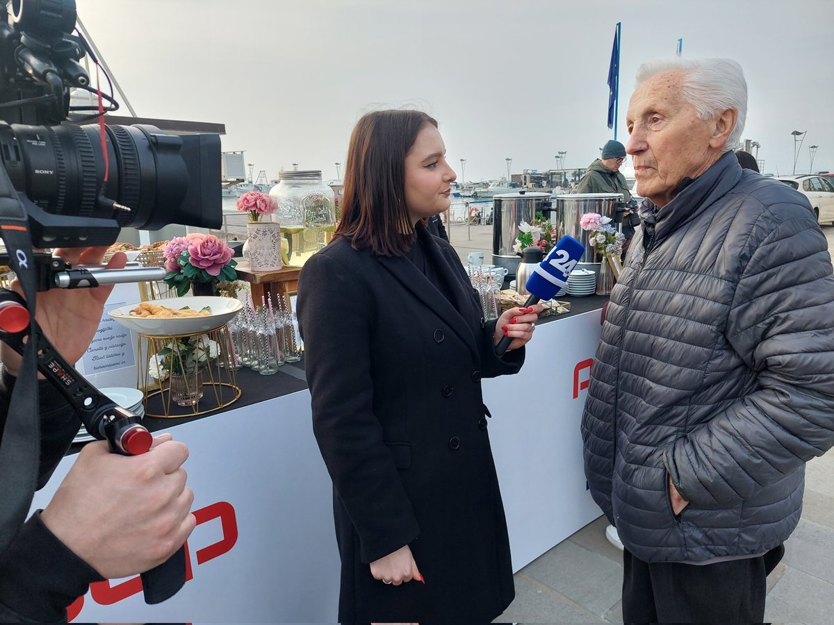 Tina Hacler tweet media