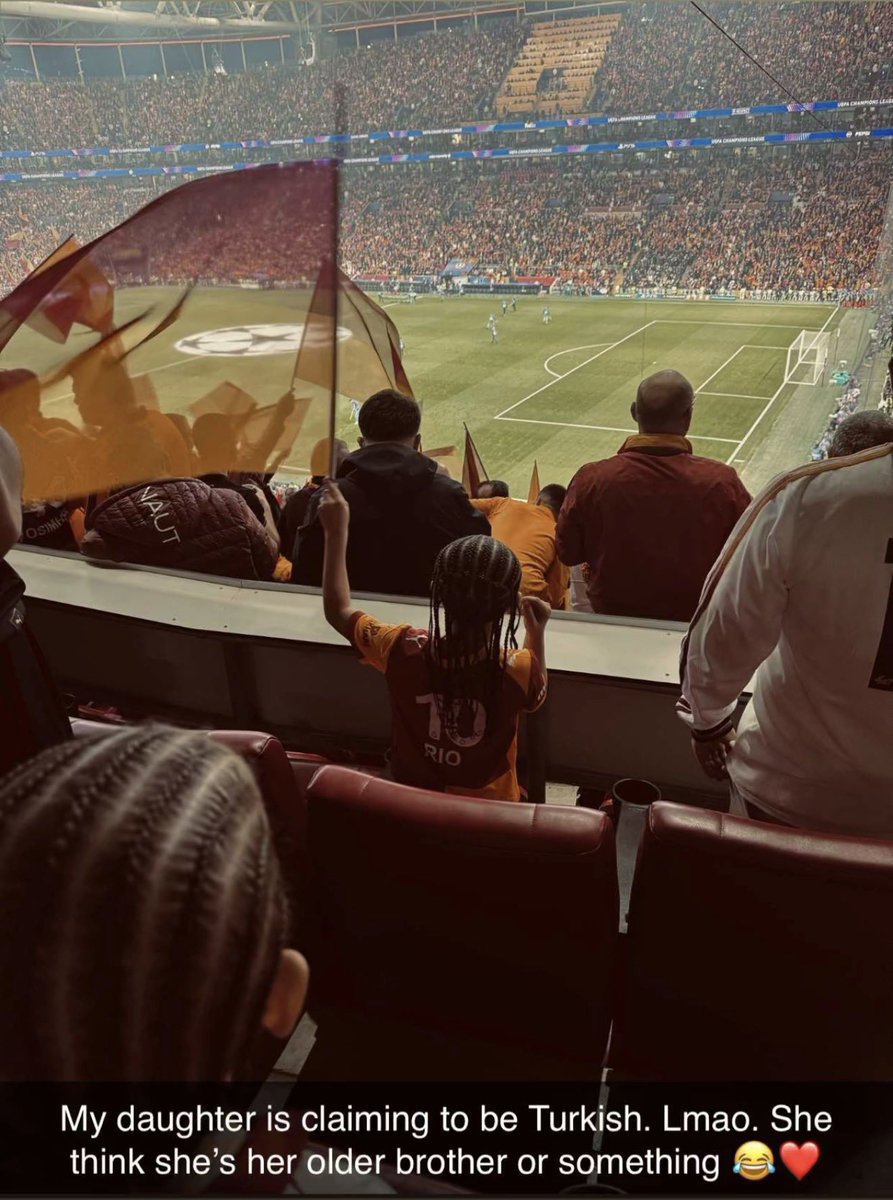 Leroy Sané'nin eşinin paylaşımı: "Kızım Türk olduğunu iddia ediyor. Kahkaha attım. Kendini abisi falan sanıyor herhalde 😂❤️"